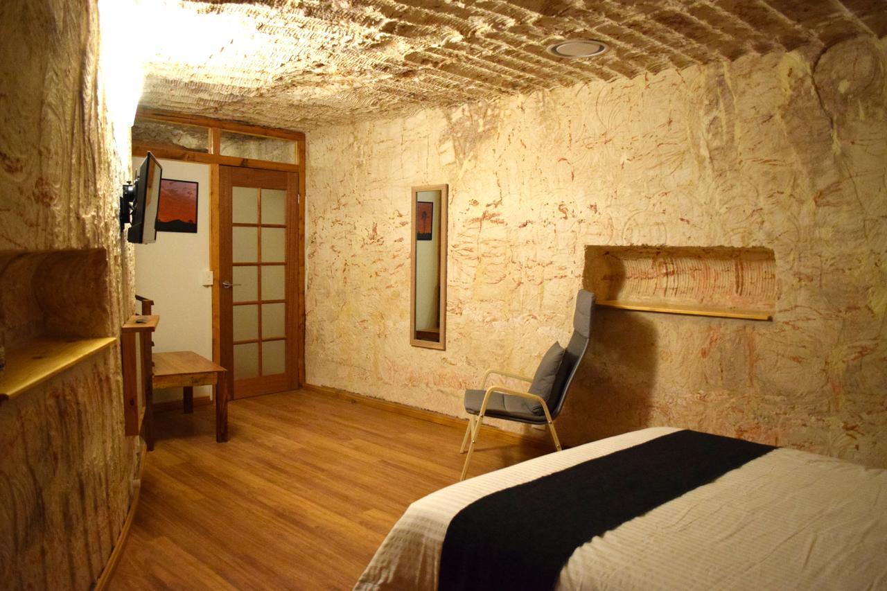 Dug Out B&B Coober Pedy Exterior foto