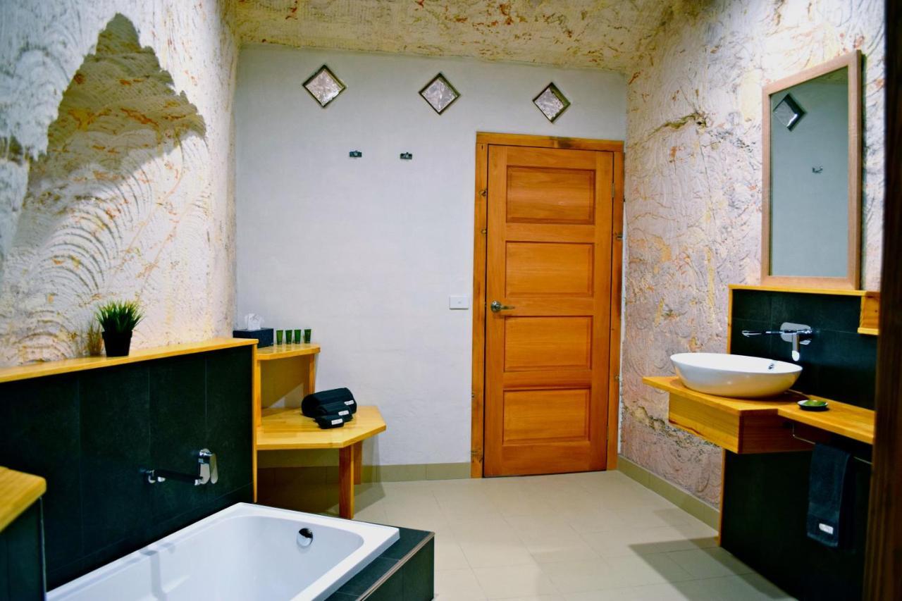 Dug Out B&B Coober Pedy Exterior foto